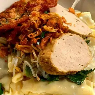 Bánh cuốn trứng - 45.000 ₫ tại Hai Cô Béo - Bánh Cuốn & Mỳ Xào - Điện Biên Phủ
