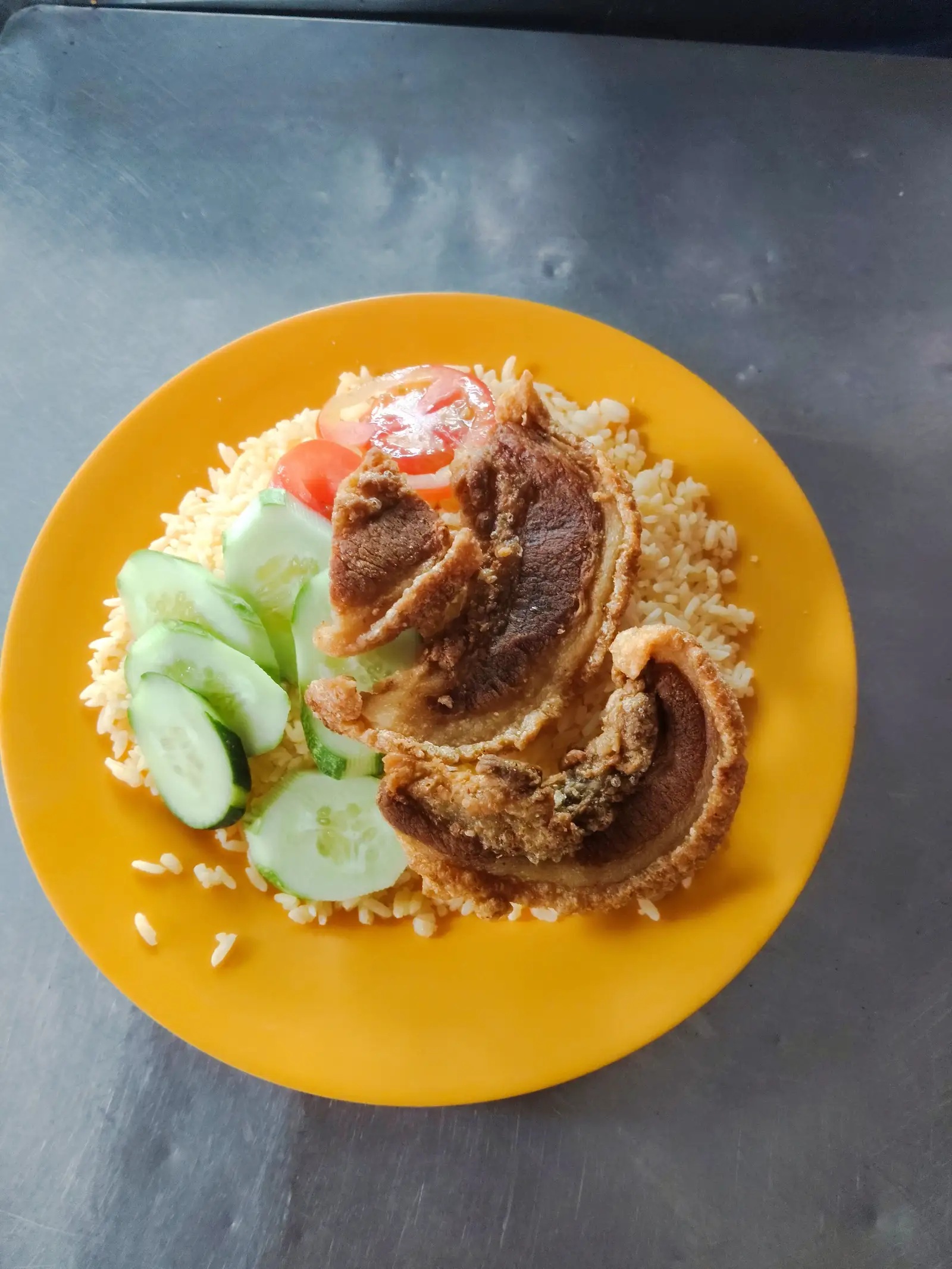 cơm ba rọi chiên giòn +tặng canh rong biển  - 45.000 ₫ tại Cơm Gà Xối Mỡ Khải My - Thạch Lam