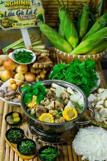Hình ảnh Lẩu gà lá é lớn - 3,5 người