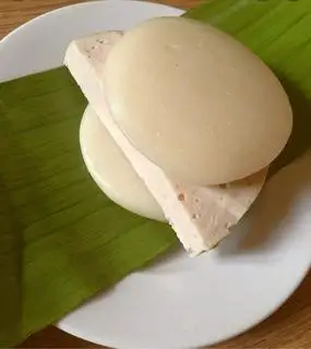 Bánh giầy kẹp chả - 25.000 ₫ tại Bánh Mì Phượng Hoàng