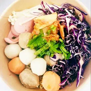 Mì Cay Tứ Viên Báo Thủ( Tôm Viên, Cá Viên, Bò Viên, Xúc Xích)  - 39.000 ₫ tại Bếp Nhà Bo - Bún Thái - Phạm Thế Hiển