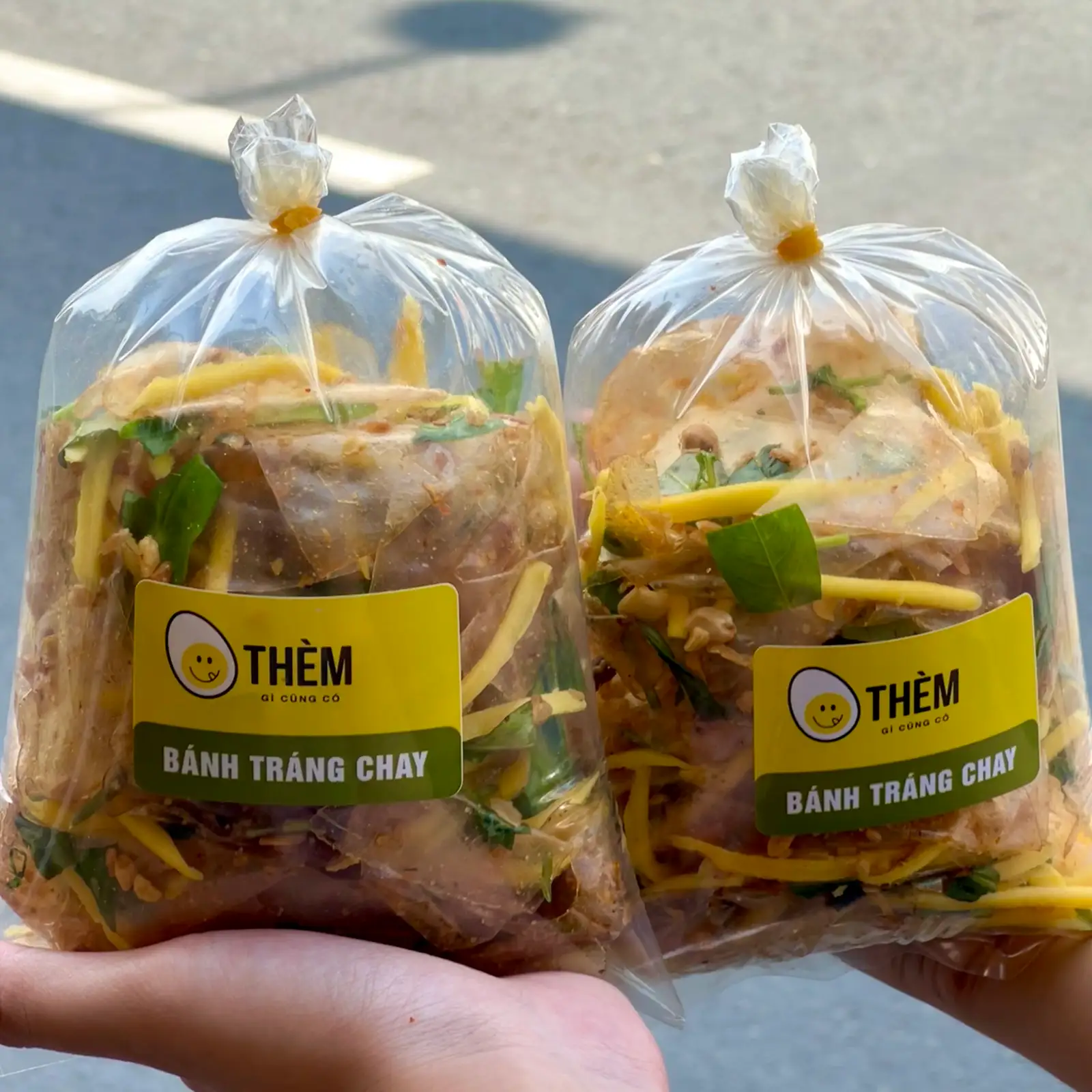 Bánh tráng trộn truyền thống chay - 35.000 ₫ tại Thèm Gì Cũng Có - Bánh Tráng Tóp Mỡ Trứng Lòng Đào - Tôn Đản