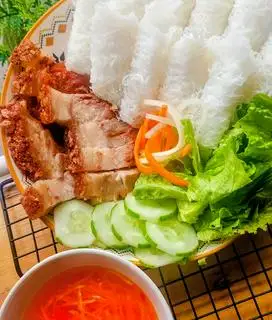 Bánh Hỏi Heo Quay - 45.000 ₫ tại Tiệm Ăn Hòa My 588 - Bánh Mì & Bánh Hỏi Heo Quay - Kênh 19-5