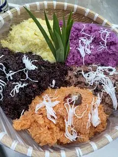 Xôi ngũ sắc - 18.000 ₫ tại Xôi Ngọt & Bắp Hầm Như Em - Âu Cơ