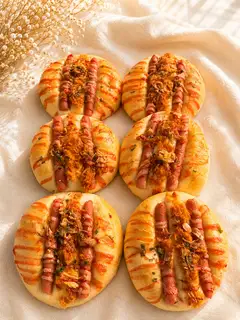 Bánh pizza xúc xích - 22.000 ₫ tại Tiệm Bánh Sugar Cake - Bánh Kem & Bánh Ngọt - Bà Hạt