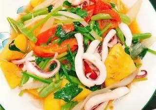 Hình ảnh Cơm mực xào dứa
