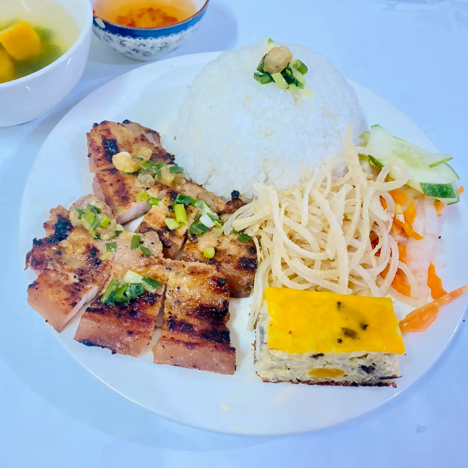 Hình ảnh Cơm Tấm Ba Rọi, Bì, Chả
