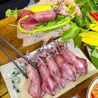 Hình ảnh Mực trứng cuốn rau muống