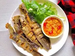 Cơm cá trê chiên mắm gừng  - 47.000 ₫ tại  Bếp Của Ngoại - Cơm Văn Phòng & Mì Xào - Tỉnh Lộ 10