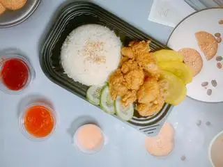 Hình ảnh Cơm Gà Viên Chiên Giòn