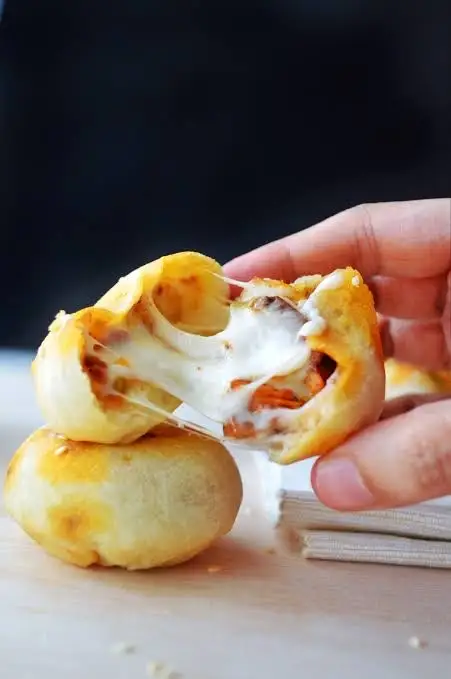 Hình ảnh Pizza bomb Bò Ngô Xúc Xích