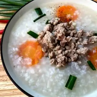 Cháo thịt bằm - 35.000 ₫ tại Cháo Trắng & Kho Quẹt Tư Đình - Lê Văn Thọ