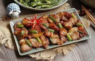 Hình ảnh Cơm ba rọi rang cháy cạnh