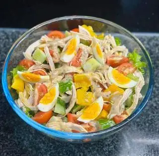 Hình ảnh salad -ức gà -trứng -xà lách