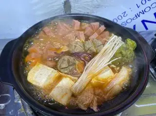 Hình ảnh mỳ cay xúc xích