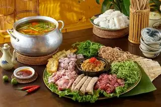 Lẩu riêu cua 4-5 người ăn - 602.000 ₫ tại Bún Riêu Cua & Lẩu Tóp Mỡ Bếp Em Linh - Nguyễn Hữu Cảnh