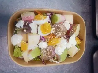 Hình ảnh Salat trái cây- trứng lòng đào