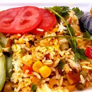 Cơm chiên dương châu chay - 60.000 ₫ tại Bún Mì Xào Chay Mama Châu - Âu Cơ