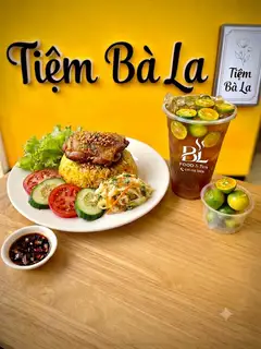 Hình ảnh CƠM GÀ CHIÊN NGON - TRÀ TẮC