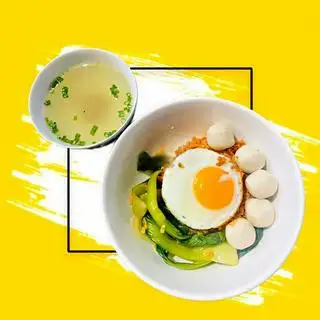 Mì trộn mực viên  - 45.000 ₫ tại Bún Thái Hải Sản & Mì Trộn Ngũ Vị 66 - Nguyễn Tri Phương