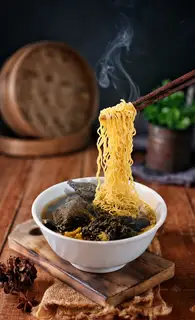Hình ảnh Mì gà ác tần