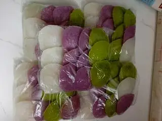 Bánh bò muối mè cốt dừa  "bịch 5 cái" - 18.000 ₫ tại Bánh Ngon Nhà Làm - Huỳnh Tấn Phát