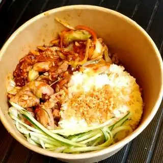 Hình ảnh Cơm thịt heo xào sốt gojuchang
