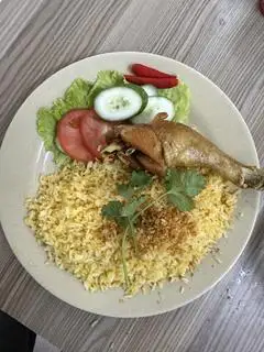 Hình ảnh Cơm gà xối mỡ nguyên góc tư