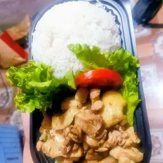 Hình ảnh cơm gà xào nấm