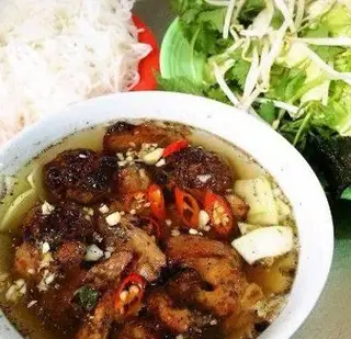 Hình ảnh Bún Chả Truyền Thống Đầy Đủ