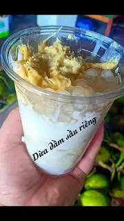 Dừa dầm sầu  riêng - 38.000 ₫ tại Chè Dừa Dầm Cô Hến Hải Phòng - Bạch Đằng