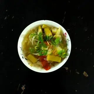 Canh chua không cá - 8.000 ₫ tại Cơm Tấm Minh Long - Nguyễn Thị Thập