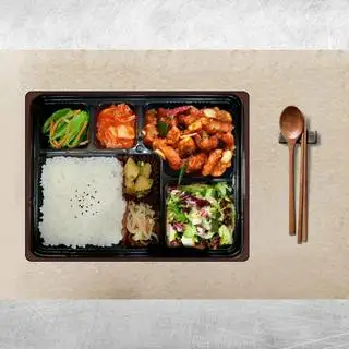 Hình ảnh Cơm hộp thịt heo chiên chua ngọt