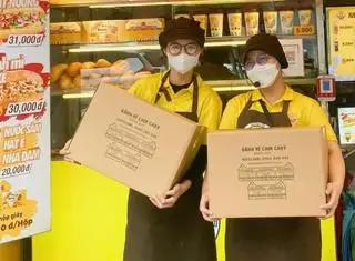 Combo 20 bánh mì gà rim xé tặng hộp giấy lớn vận chuyển - 1.120.000 ₫ tại Bánh Mì Chim Chạy - Nguyễn Thị Minh Khai