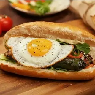 Hình ảnh Bánh Mì Thịt Nướng + Bò lá nốt + Trứng ốp la