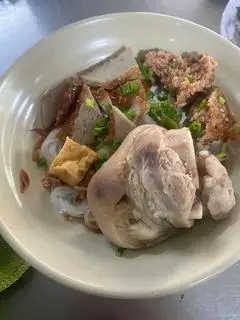 Hình ảnh Bún riêu giò, chả cá, riêu tôm