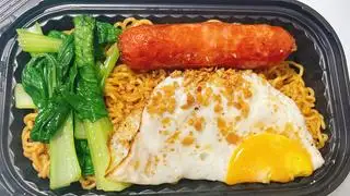 Mì Siêu Cay Lạp Xưởng Nướng Đá + Trứng - 63.000 ₫ tại Bơ Food - Mì Trộn & Xiên Que - Đoàn Văn Bơ