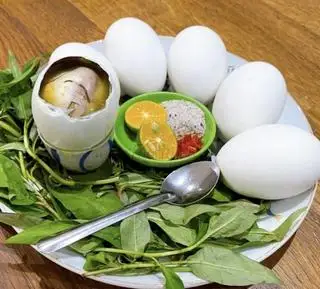 Trứng vịt lộn - 17.000 ₫ tại Cô Hương Béo - Bún Riêu Tóp Mỡ Mọc Giòn - Cô Bắc