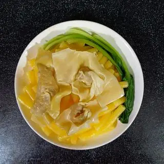 Nui sốt sủi cảo + hoành thánh ( k ăn cay ghi chú giúp quán nhé) - 59.000 ₫ tại Bún & Cháo Má 5 - Đỗ Quang Đẩu