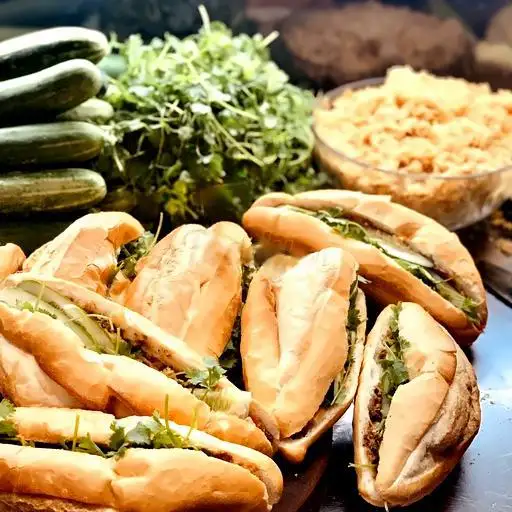 Hình ảnh Bánh Mỳ Pate Xúc Xích Rán