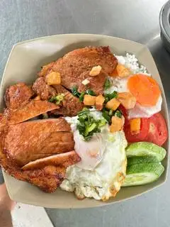 Hình ảnh Cơm tấm sườn & ức gà file + canh rong biển