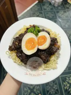 Hình ảnh 2 trứng gà ngâm tương
