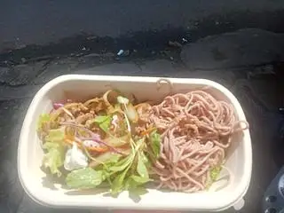 Hình ảnh Bún gạo lứt - bò xào củ hành trộn Salat dầu giấm