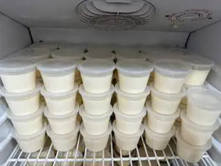 Sữa chua - 15.000 ₫ tại Bếp Mẹ Ốc - Rau Câu, Bánh Flan & Sữa Chua Nếp Cẩm - Bà Hạt