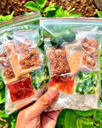 Bánh Tráng Tự Trộn Có Tóp Mỡ - 20.000 ₫ tại Bánh Tráng Chấm Cô Dung