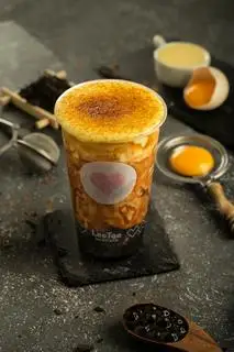 Hình ảnh Ô long đào sữa trân châu đường đen kem trứng brulee