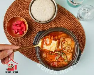 Soup kimchi thịt bò - cơm trắng - 쇠고기 김치찌게 - 99.000 ₫ tại Korea House - Món Ăn Hàn Quốc - Tô Hiến Thành