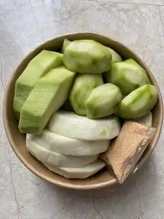 Hình ảnh Hoa Quả Mix Gọt Sẵn 500G + Chẩm Chéo Tự Làm