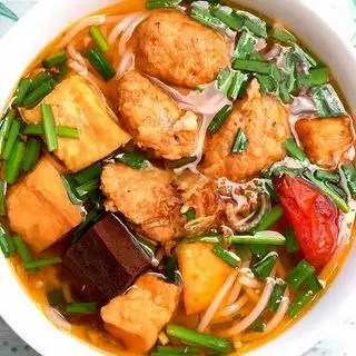 Bún riêu cua - chả - 30.000 ₫ tại Quán 17 - Bún Riêu & Canh Bún Giò Heo Cua Ốc - Lê Lai