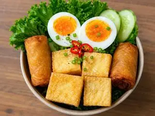 Hình ảnh Bún nước tương  Chả giò - Đậu hủ - Trứng
